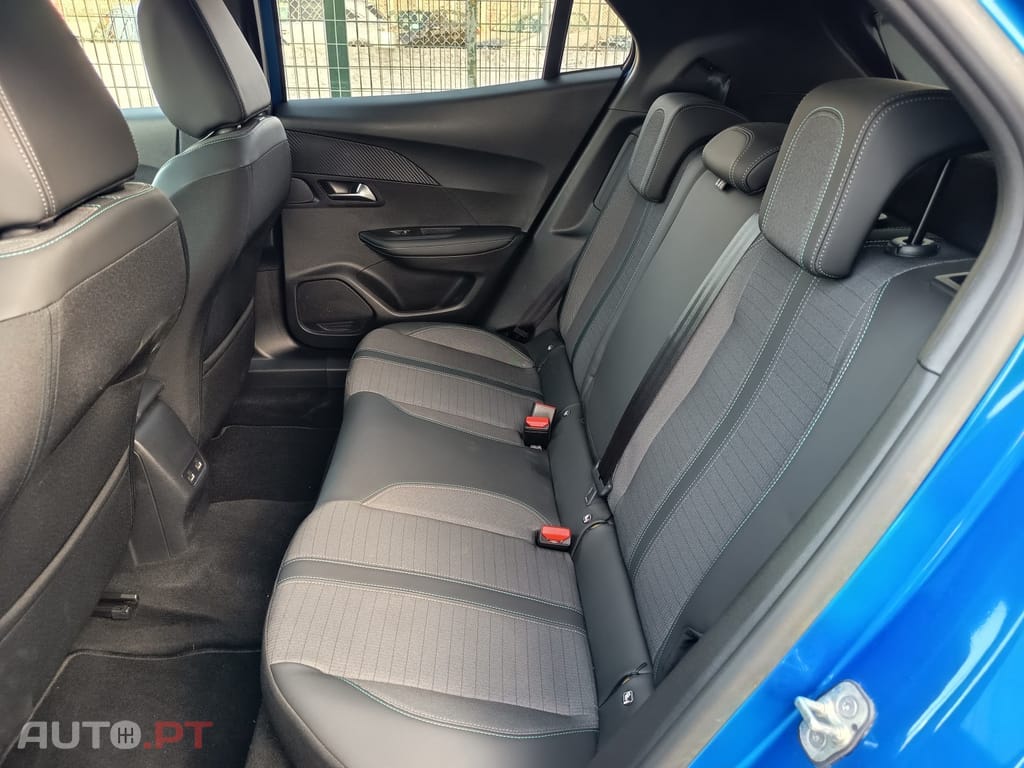 Peugeot E-2008 50 kWh Allure
