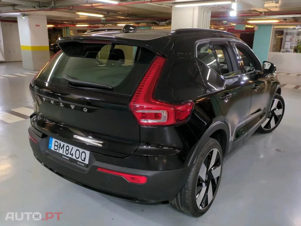 Volvo EX40 82 kWh Single Motor Extended Range Black Edition