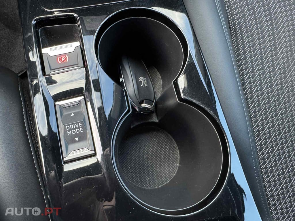 Peugeot 2008 1.2 PureTech GT EAT8