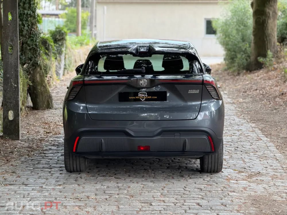 MG MG4 77 kWh Extended Range Luxury