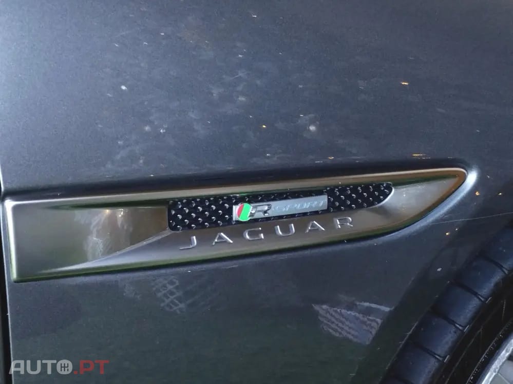 Jaguar XE 2.0 D R-Dynamic SE