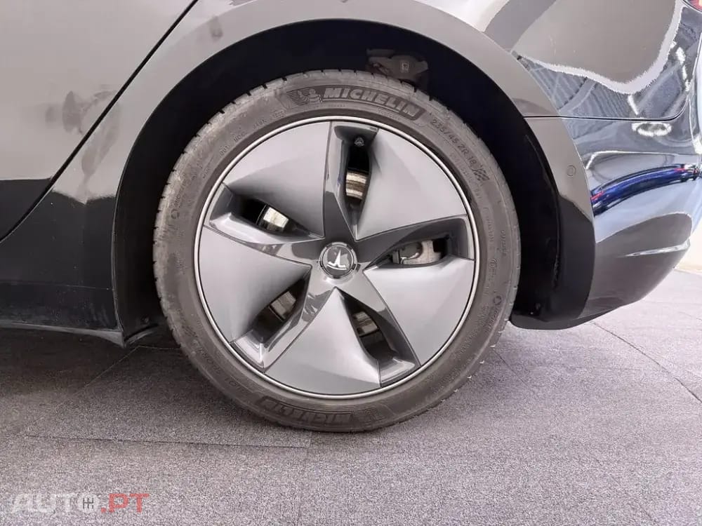 Tesla Model 3 Long-Range Dual Motor AWD