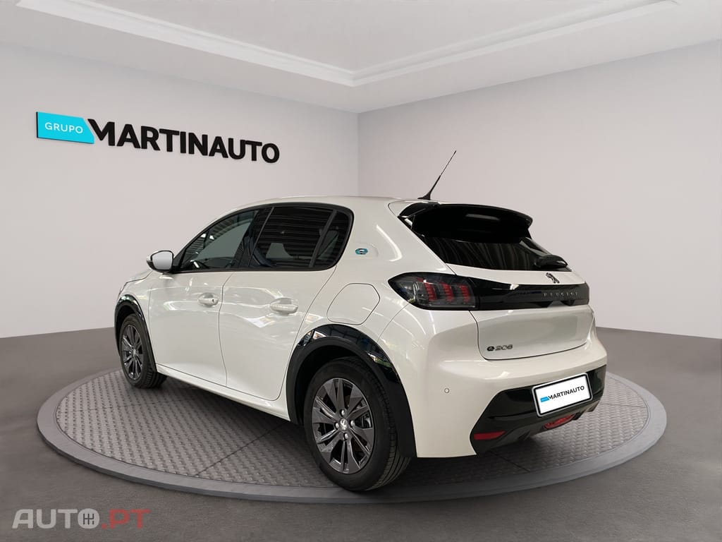 Peugeot E-208 50 kWh Allure Pack