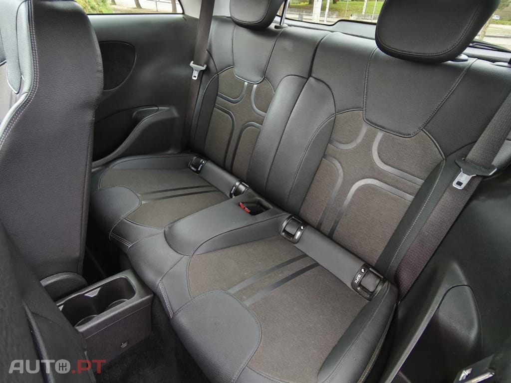 Opel Adam 1.0 T Black Jack