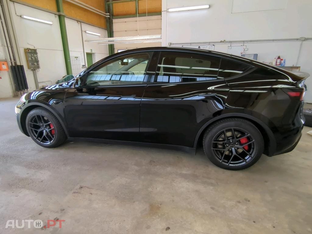 Tesla Model Y Performance Dual Motor AWD