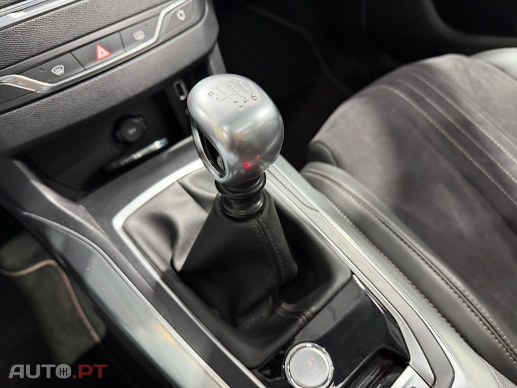Peugeot 308 1.2  Feline