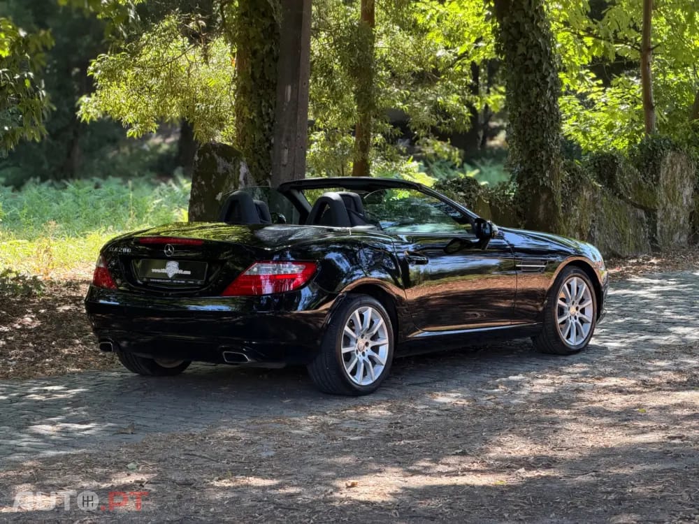 Mercedes-Benz SLK 200 Outro