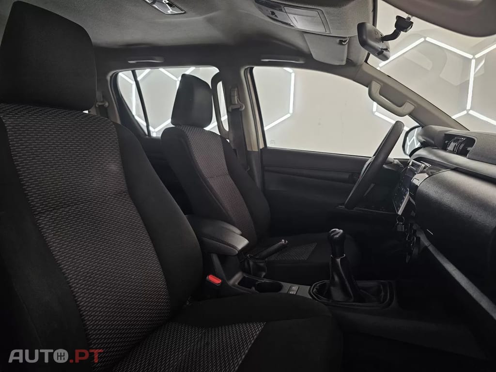 Toyota Hilux 2.4 D-4D 4WD CD CM