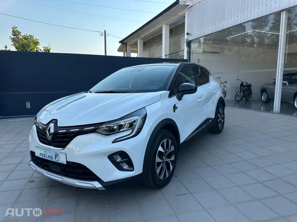 Renault Captur 1.6 E-Tech Intens