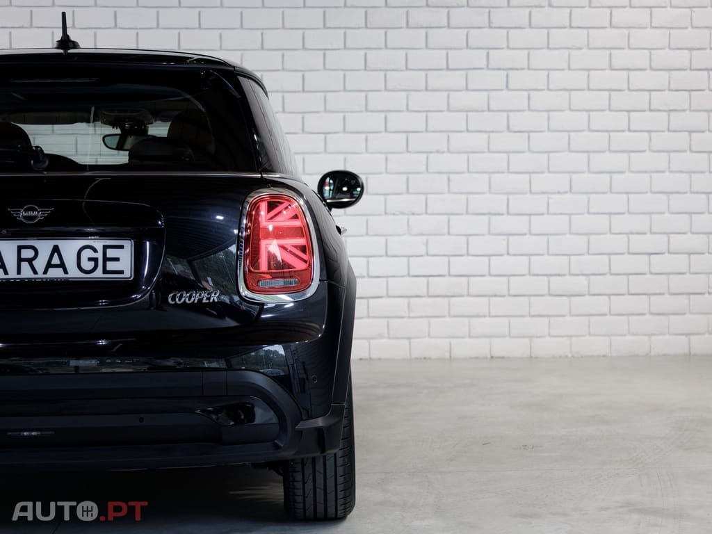 MINI Cooper Premium Yours Auto