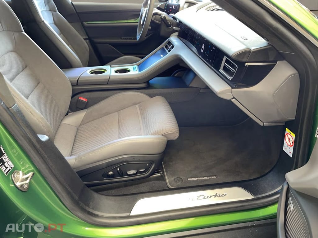 Porsche Taycan Turbo I.V.A DEDUTIVEL