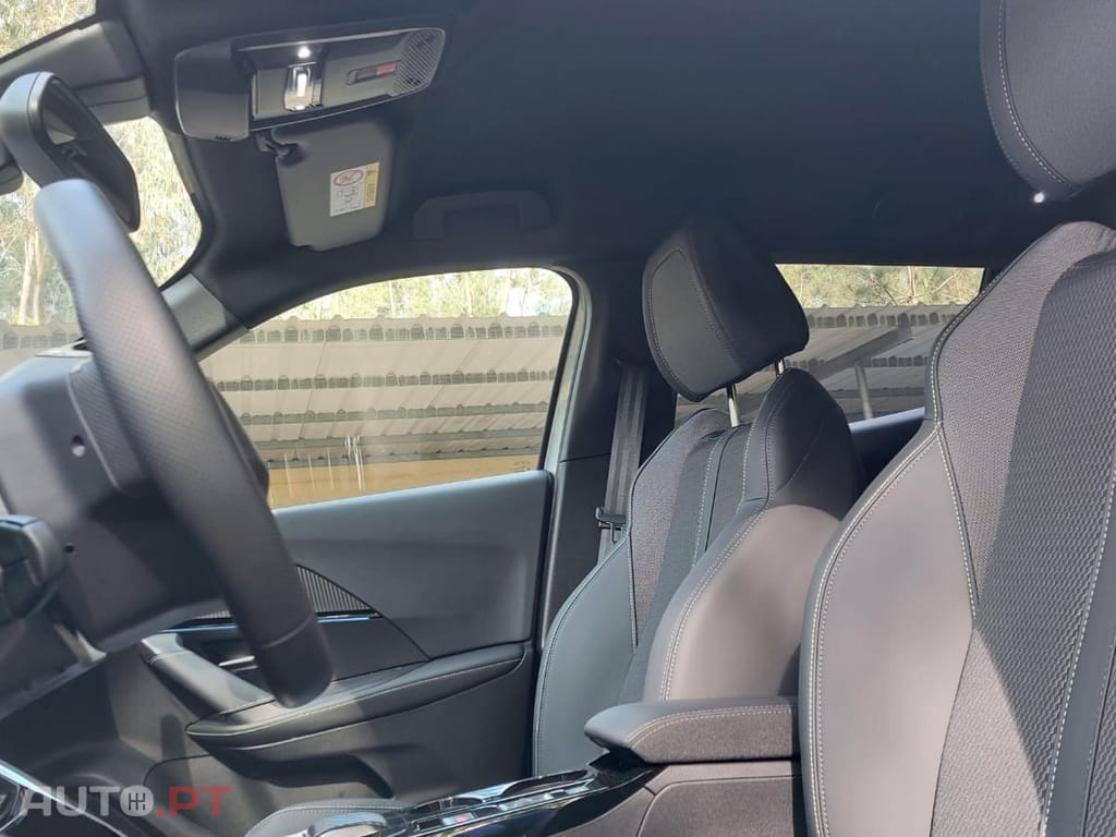 Peugeot E-2008 54 kWh GT