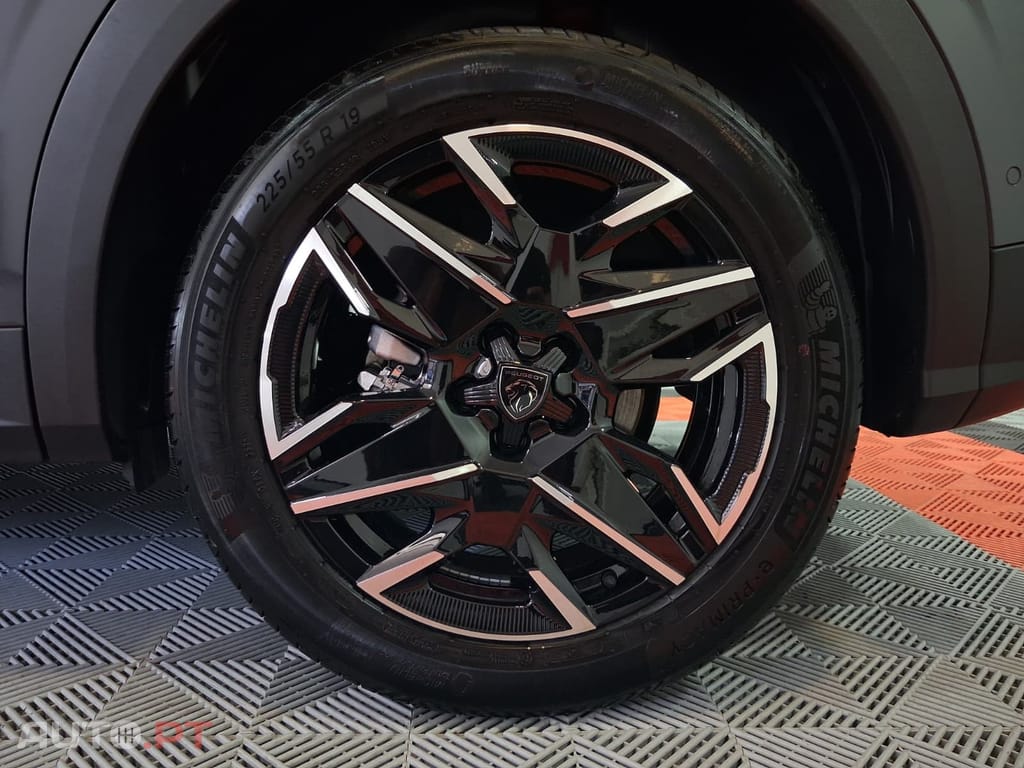 Peugeot 3008 1.2 Hybrid Allure e-DCS6