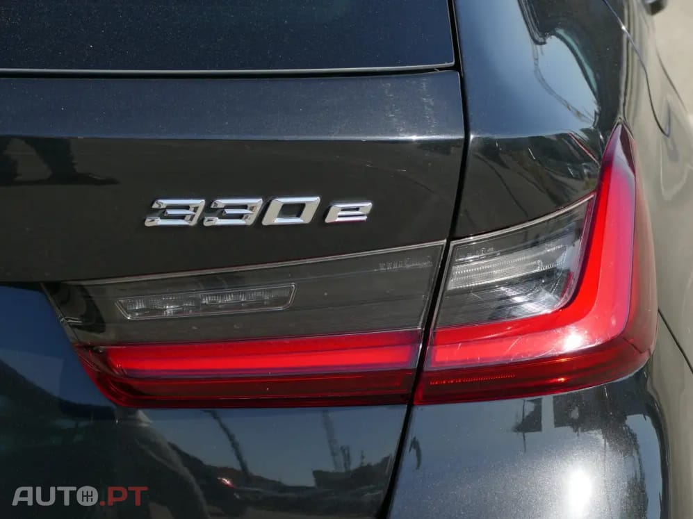 BMW 330 e Pack Desportivo M Auto