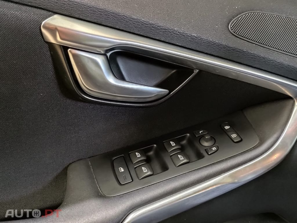 Volvo V40 Cross Country 1.6 D2 Momentum Powershift