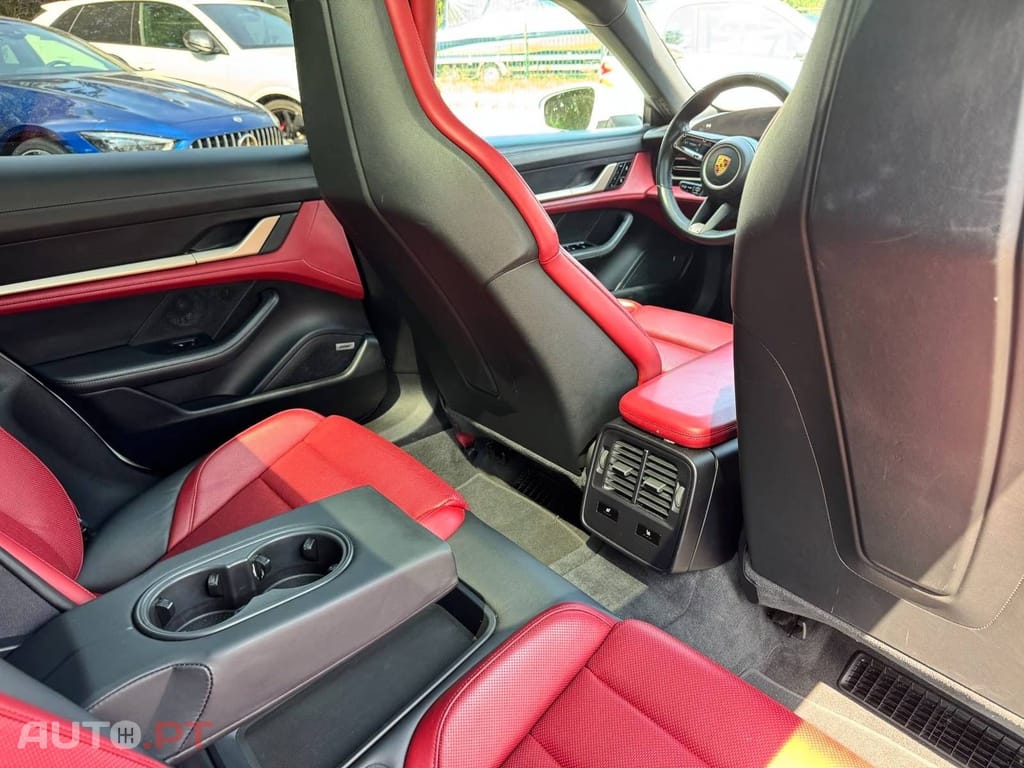 Porsche Taycan Base