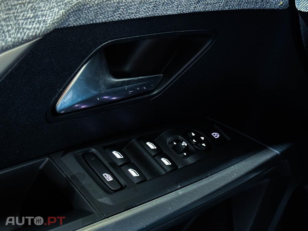 Peugeot 3008 1.2 Hybrid Allure e-DCS6