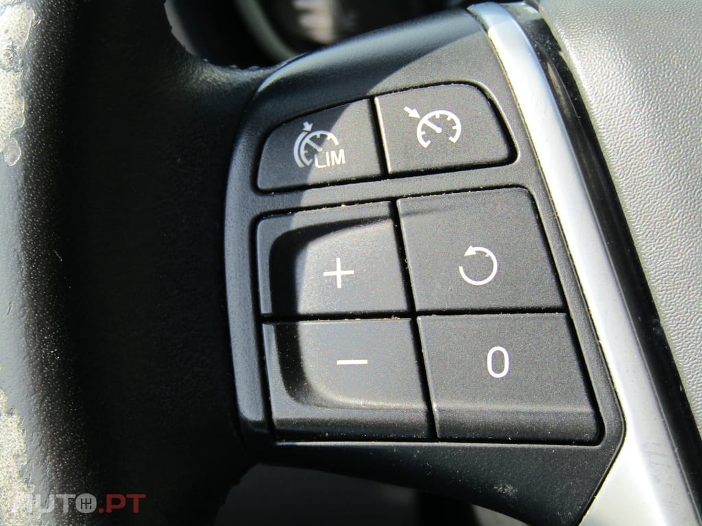 Volvo V40 2.0 D3 R-Design Momentum