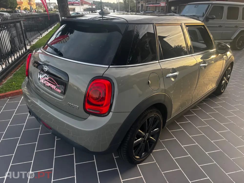 MINI Cooper Cooper Premium Yours Auto