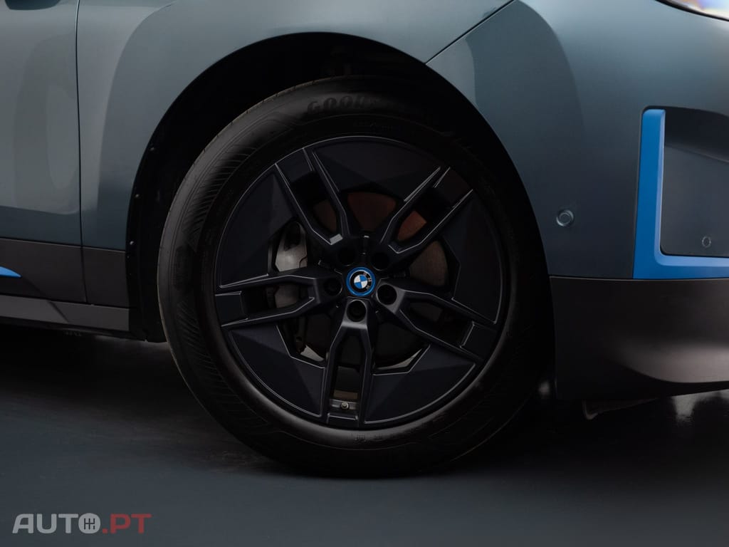 BMW iX xDrive 40