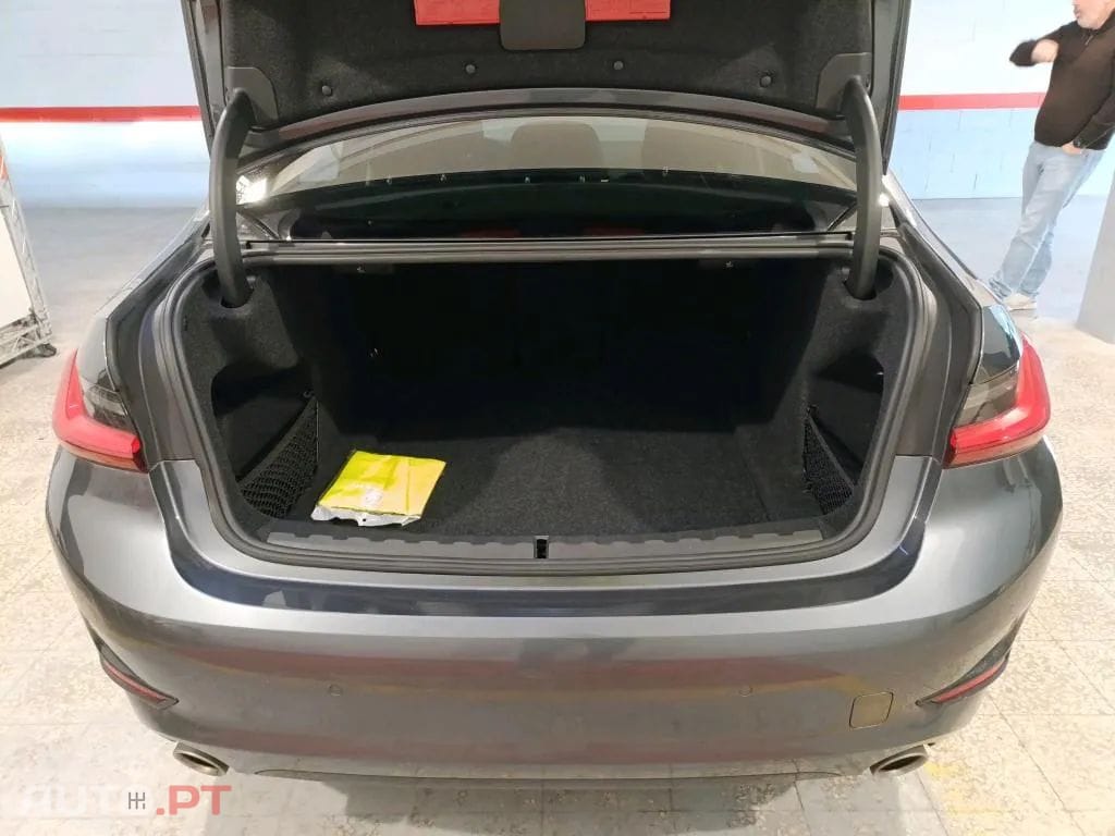 BMW 320 i Line Sport Auto