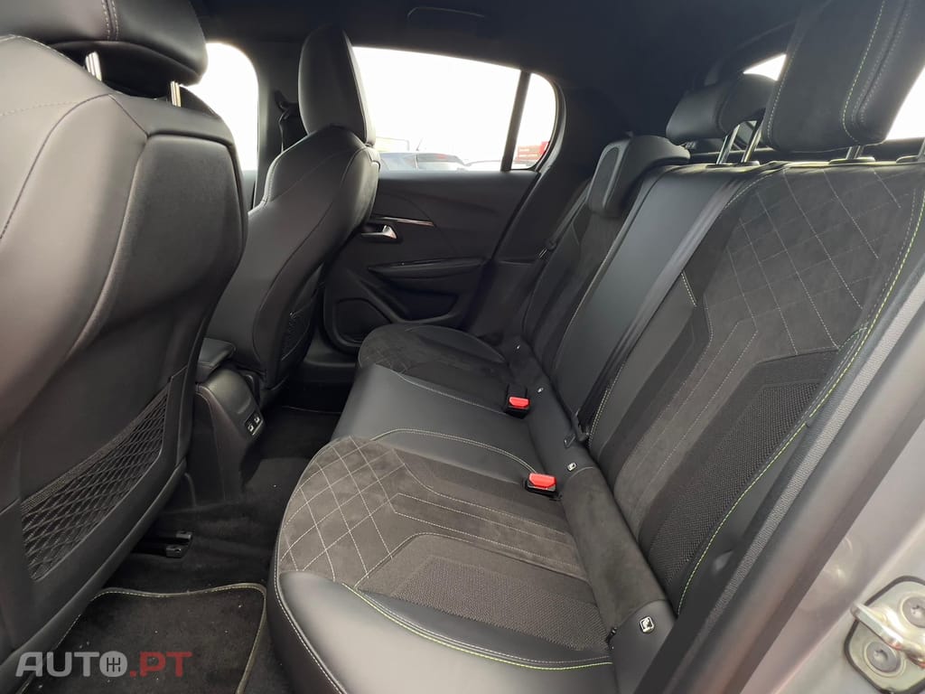 Peugeot E-208 50 kWh GT