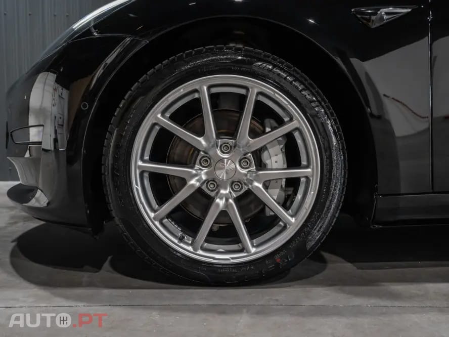 Tesla Model 3 Long-Range Dual Motor AWD