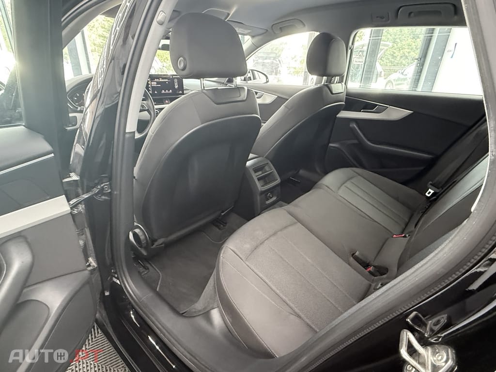 Audi A4 Avant 30 TDI Advanced S tronic — fotografia 17