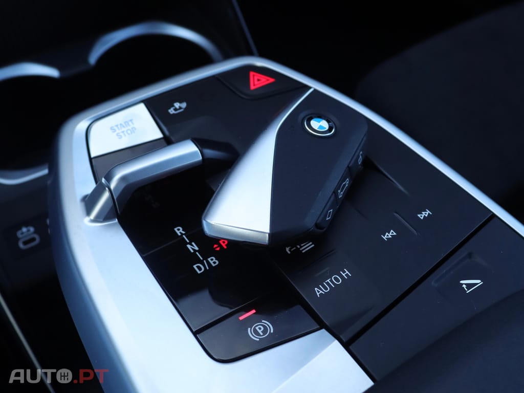 BMW iX2 eDrive20 Pack Desportivo M