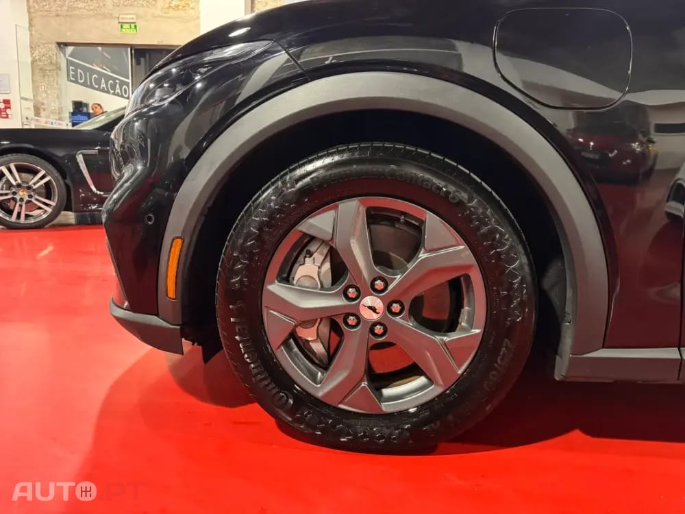 Ford Mustang Mach-E Alargada