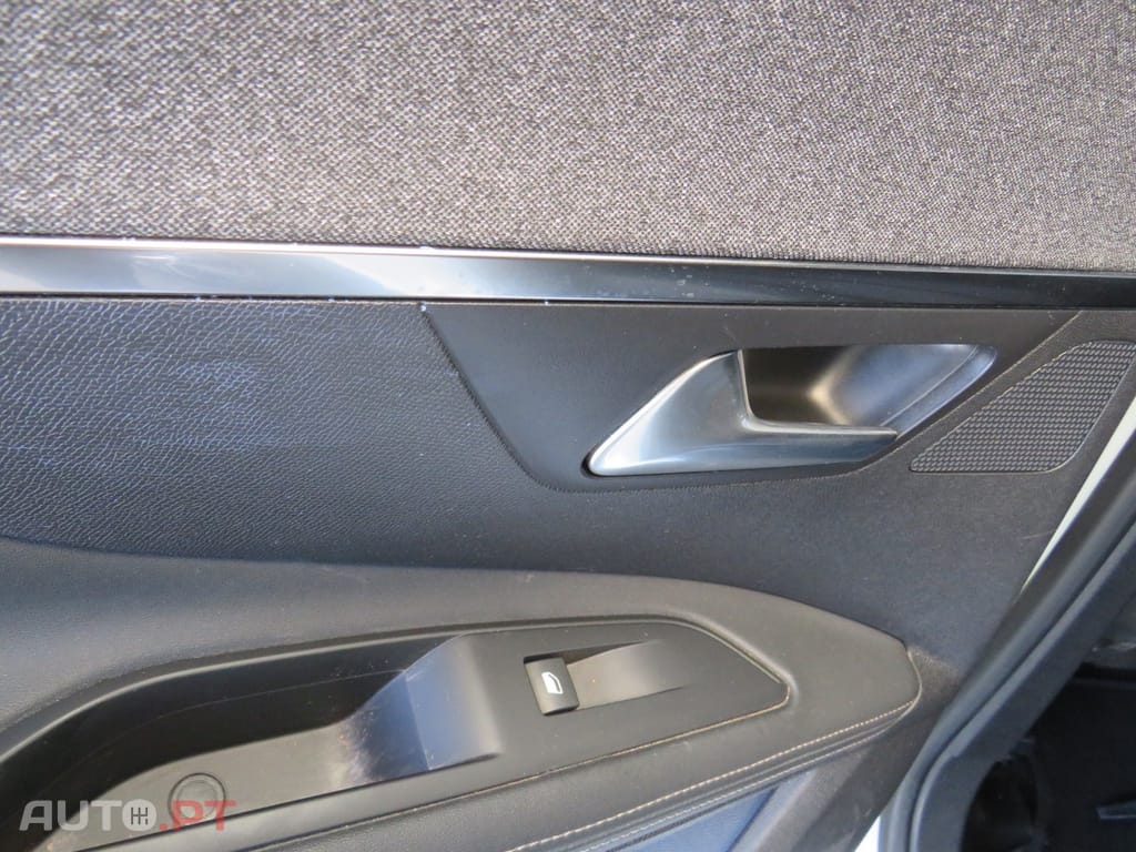 Peugeot 3008 1.5 BlueHDi Allure EAT8