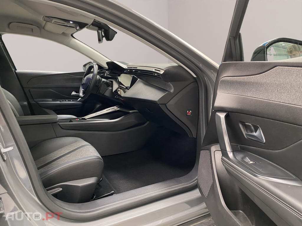 Peugeot 408 1.2 PureTech Allure EAT8