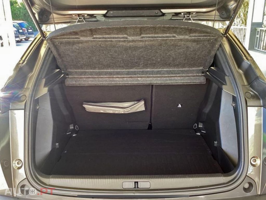 Peugeot 2008 1.2 PureTech Allure EAT8