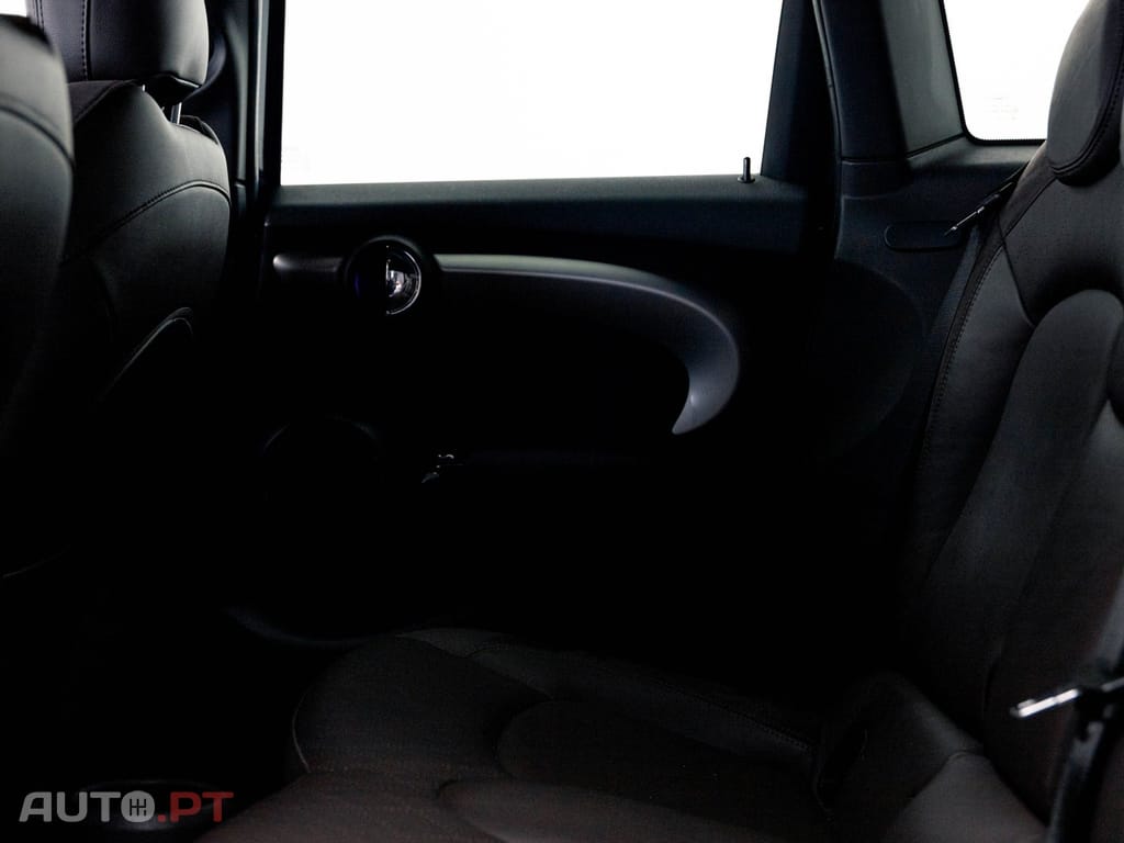 MINI Cooper Cooper D Auto