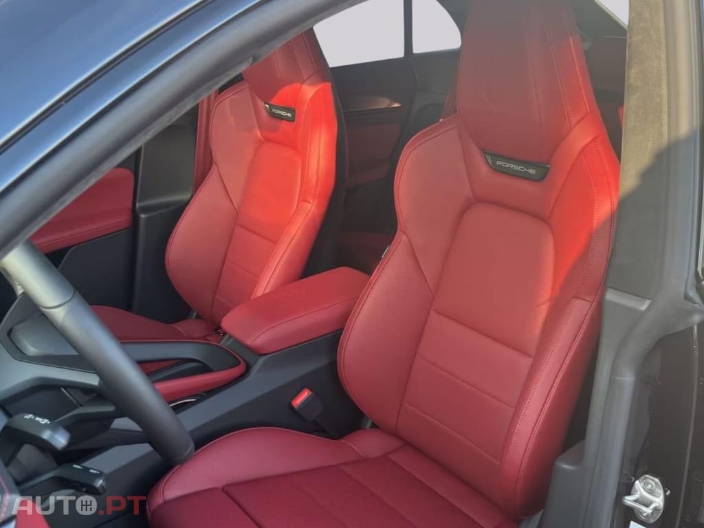 Porsche Macan I.V.A DEDUTIVEL Turbo 