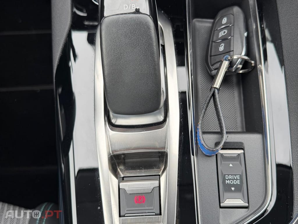 Peugeot 3008 1.6 Hybrid Allure e-EAT8