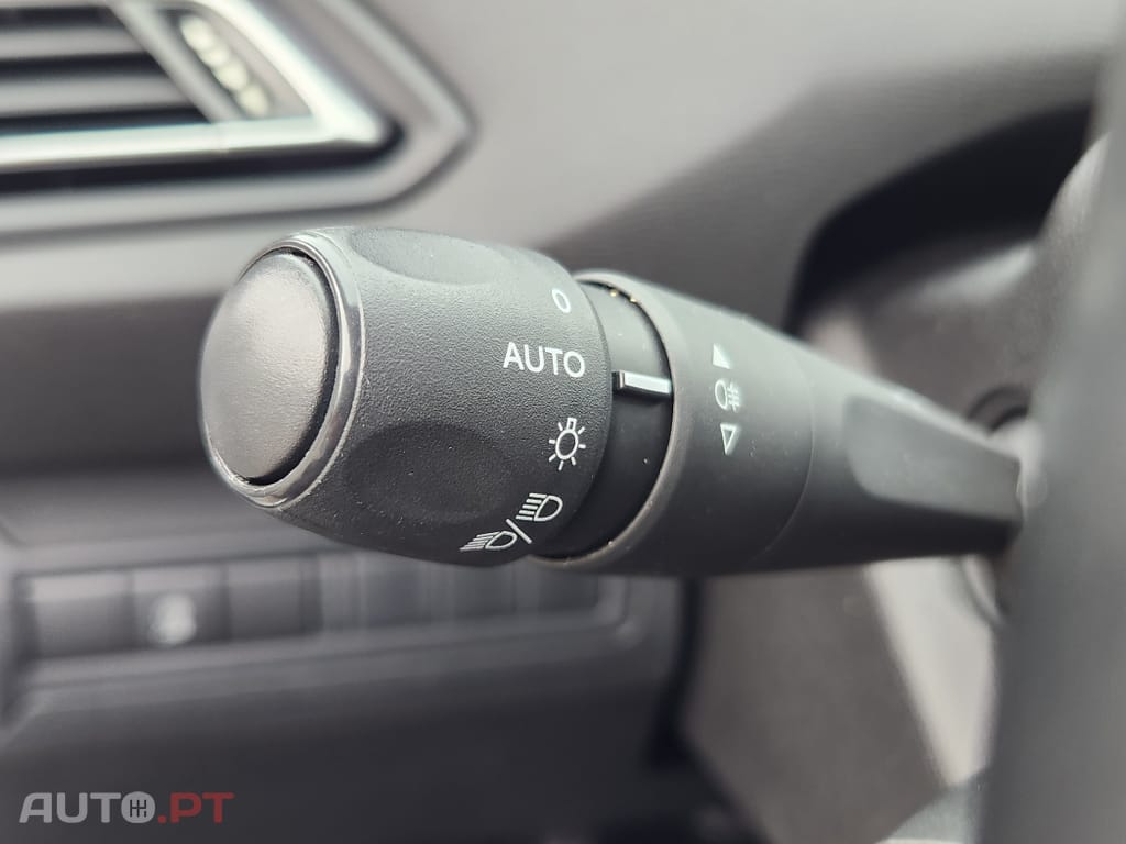 Peugeot 308 1.5 BlueHDi Business Line