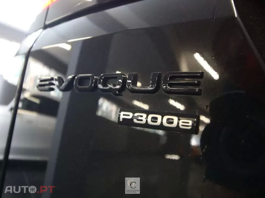 Land Rover Evoque 1.5 P300e AWD Dynamic SE — fotografia 30