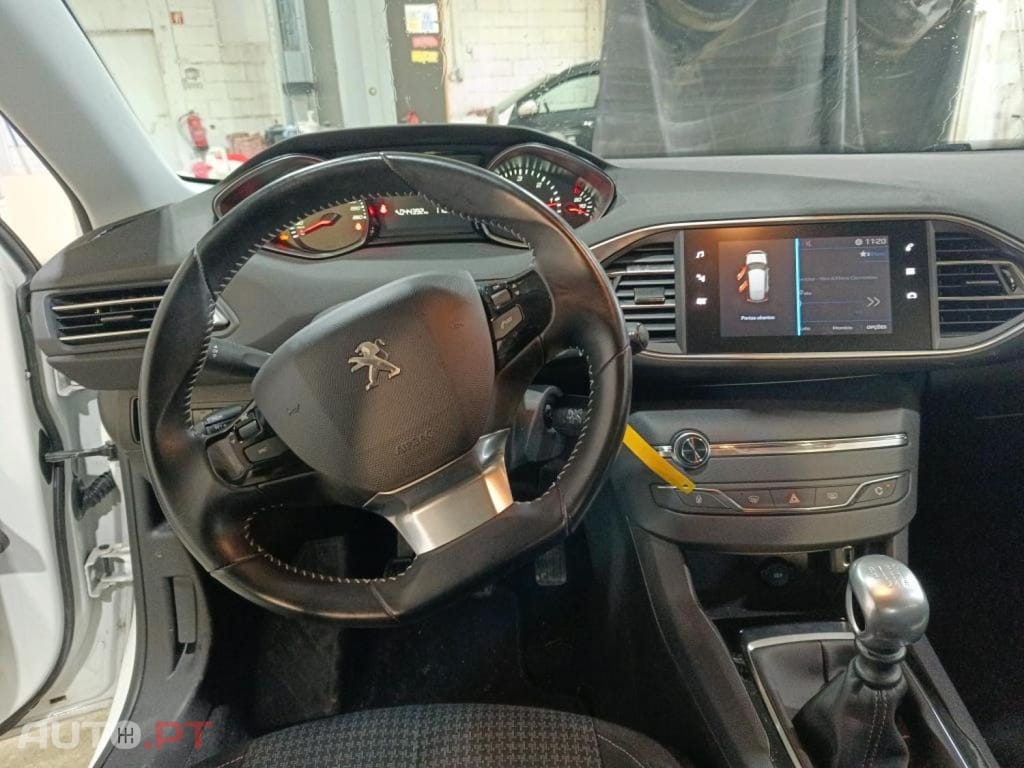 Peugeot 308 1.5 BlueHDi Business Line