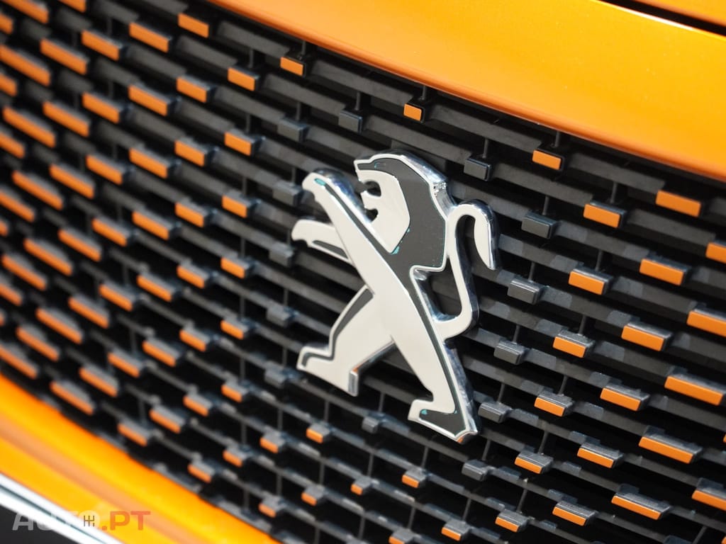 Peugeot E-2008 50 kWh Active