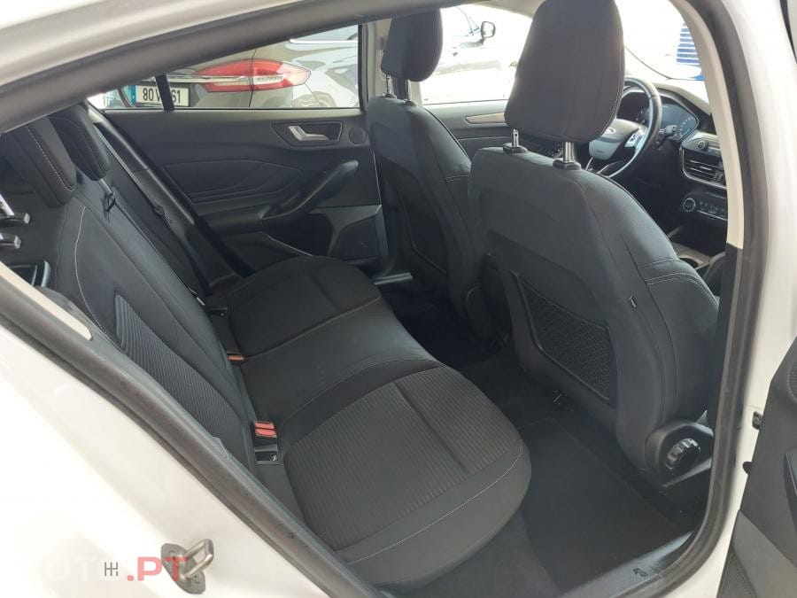 Ford Focus 1.5 TDCi ECOBlue Titanium Aut. — fotografia 29