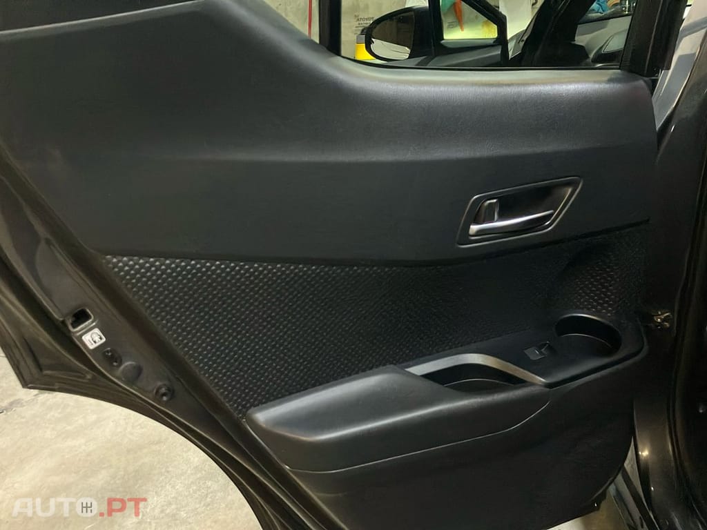 Toyota C-HR 1.8 FULL HYBRID