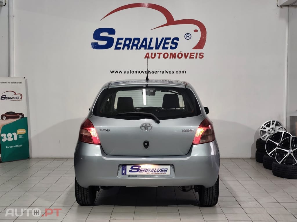 Toyota Yaris 1.0 VVT-i AC Manual