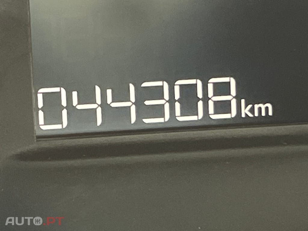 Peugeot 2008 1.5 BlueHDi Signature