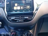 Peugeot 208 1.2 PureTech Signature 82 cv–Nacional