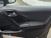 Peugeot 2008 1.2 PureTech Signature