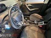 Peugeot 2008 1.2 e-VTi Style