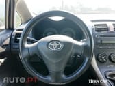 Toyota Auris Outro