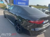 Jaguar XE 2.0 D200 R-Dynamic Black