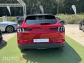 Ford Mustang Mach-E Alargada